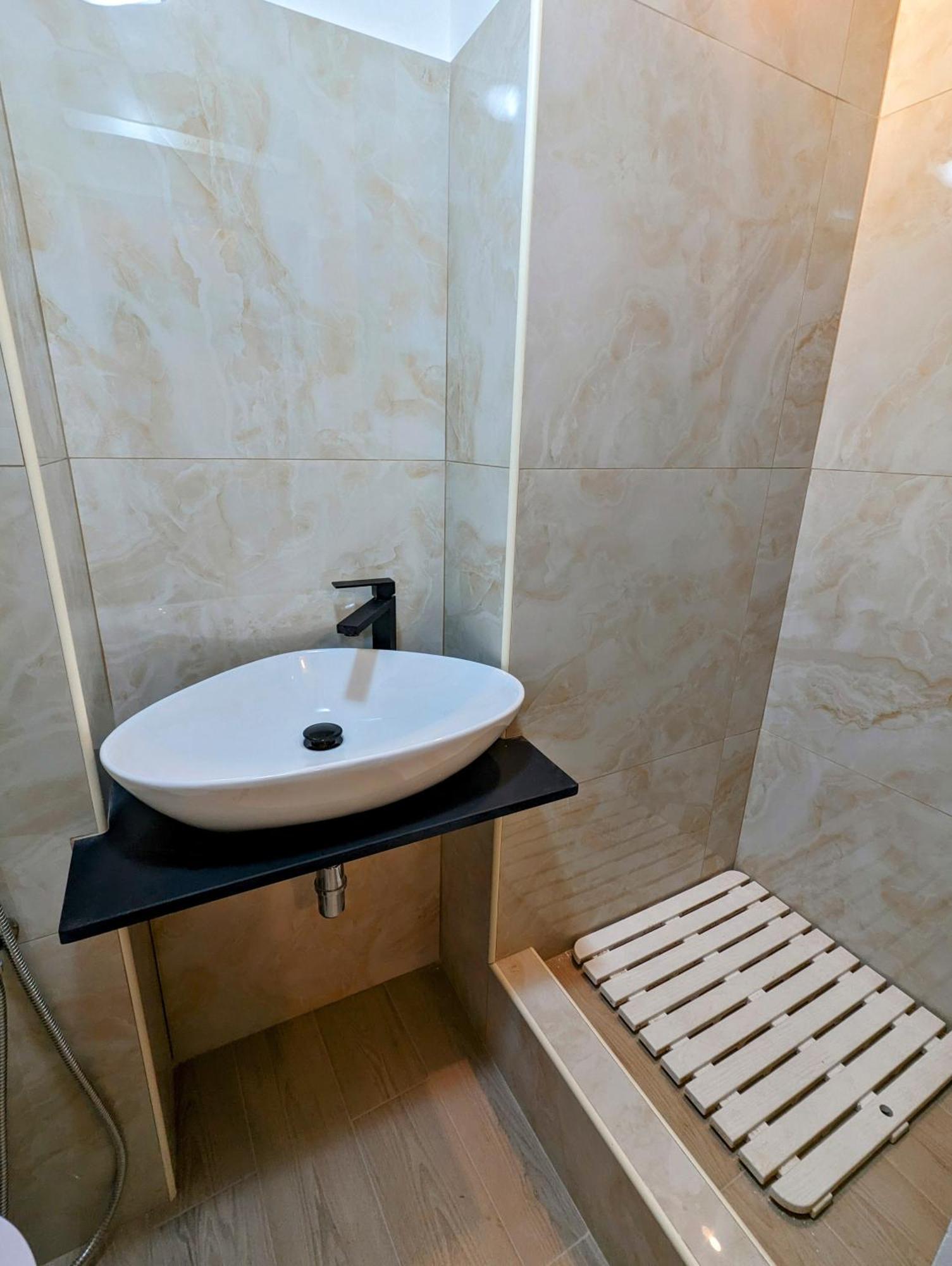Incentro Apartment Genoa Bagian luar foto
